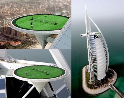 Lapangan tenis sekaligus landasan helikopter  di ketinggian 321 meter pada Burj-al-Arab.