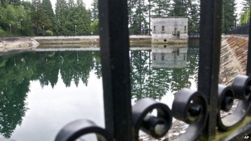 It is the second time in three years Portland's Mt Tabor reservoir has been drained. Untuk ketiga kalinya