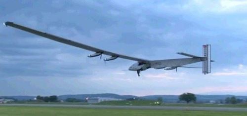 melakukan penerbangan perdananya hari ini, Senin (2/6). The Solar Impulse 2 akan lepas landas dari Bandara Payerne di Swiss. 