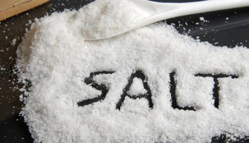 Dokter selalu memberikan nasihat untuk mengurangi konsumsi garam karena tidak baik untuk kesehatan. Tapi sekarang sebuah penelitian baru menunjukkan hal sebaliknya. Mengurangi garam meningkatkan resiko kematian dari serangan jantung dan stroke.