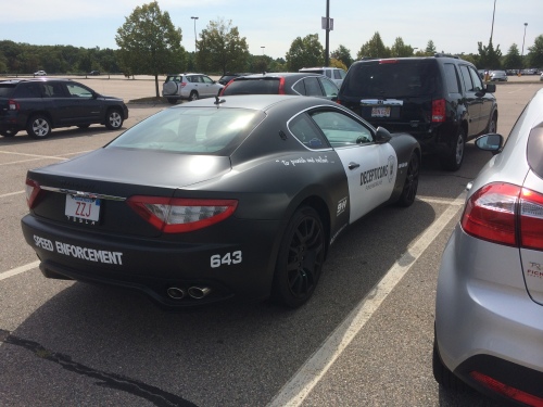 Pengendara mobil lain sering memperlambat laju kendaraannya hanya untuk melihat siapa pengemudi mobil Sport Maserati yang menyamar sebagai polisi .