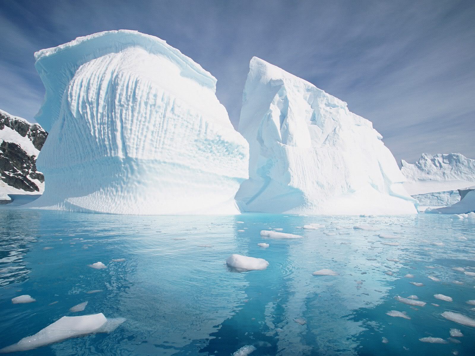 Gumpalan raksasa es Antartika merekah setelah terjadi gempa bumi Chili.