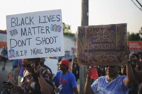 Warga kulit hitam AS protes atas kematian rekannya oleh polisi kulit putih.
