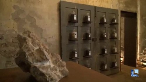 Jars of faeces menghiasi dinding di museum yang tidak biasa di sebuah desa kecil dekat kota Italia Piacenza