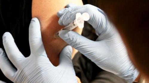 Satu lagi vaksin yang akan tersedia di Indonesia pada 2015, vaksin Demam Berdarah Dengue (DBD).