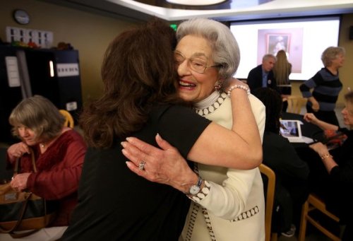 Elena Griffing merayakan 70 tahun pada pekerjaan @AltaBatesSummit #Berkeley !