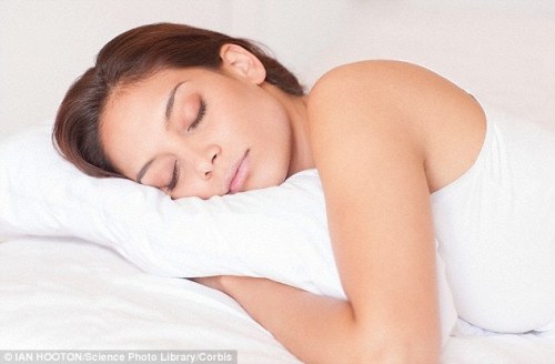 Para peneliti menemukan bahwa tidur lebih dari sembilan jam semalam - dikombinasikan dengan duduk terlalu banyak pada siang hari dan menjadi tidak aktif secara fisik - membuat Anda empat kali lebih mungkin untuk mati kematian dini.