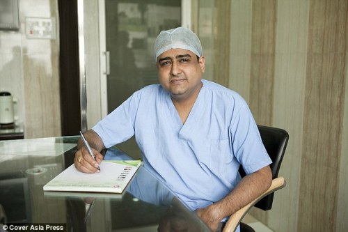 Kontroversial : Dr Anurag Bishnoi membela praktek , mengatakan usia bukanlah faktor saat ia menganggap kelayakan pasien untuk perawatan IVF 